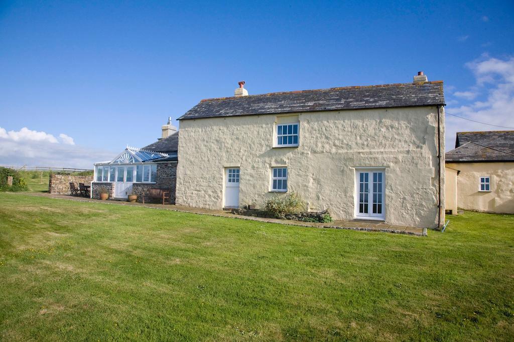 Higher Tresmorn Farm Bed & Breakfast Crackington Haven ภายนอก รูปภาพ